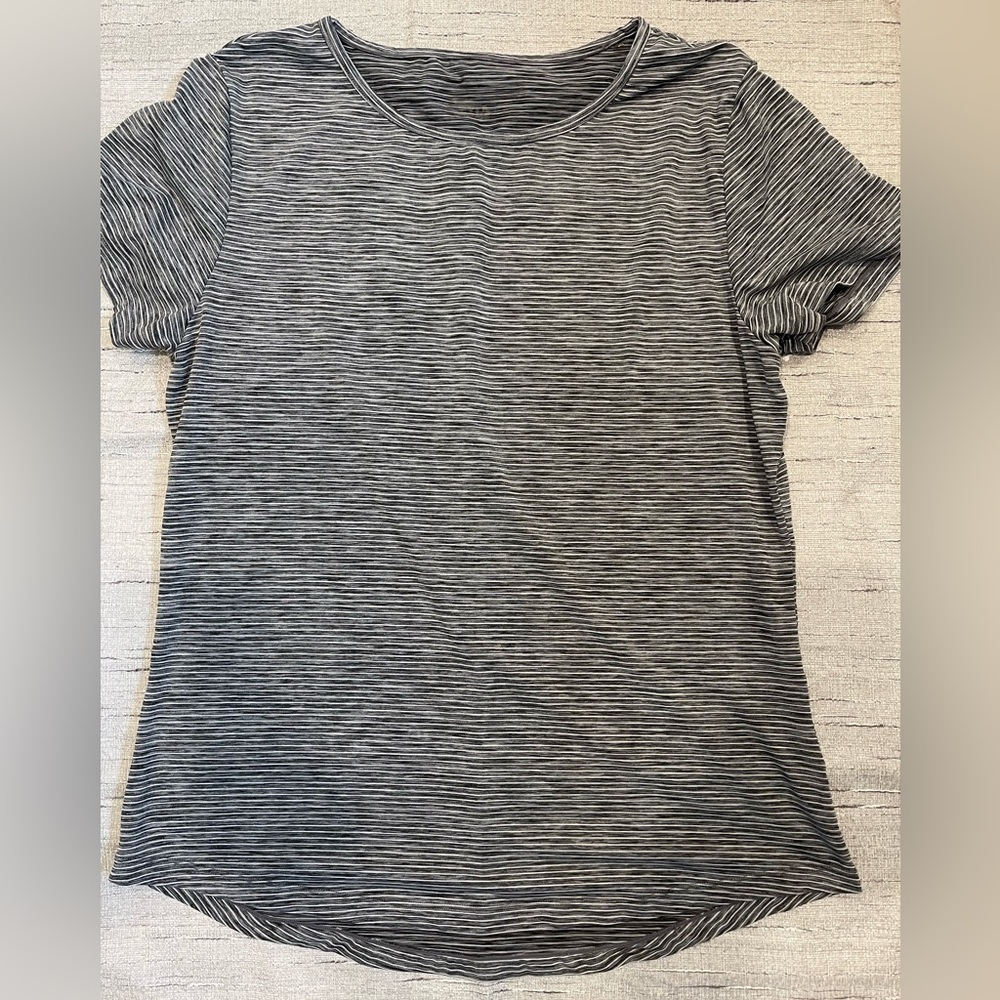 Zyia Size Large Short Sleeve Top